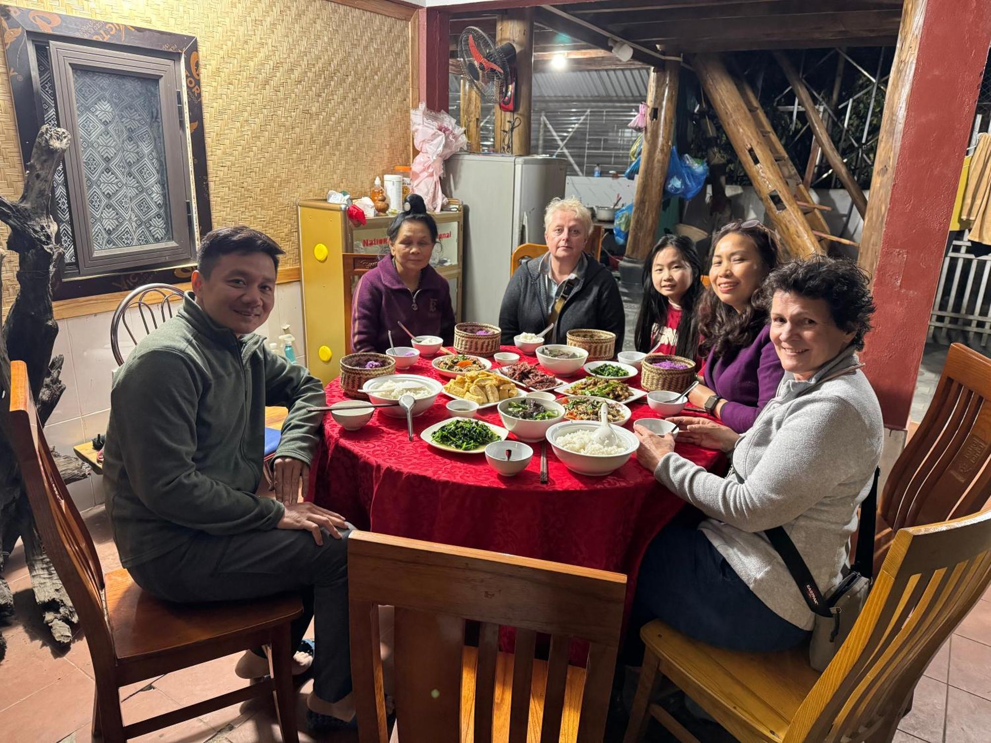 Minh Ngoc Homestay Dien Bien Phu Ban Hin Lom Exterior foto